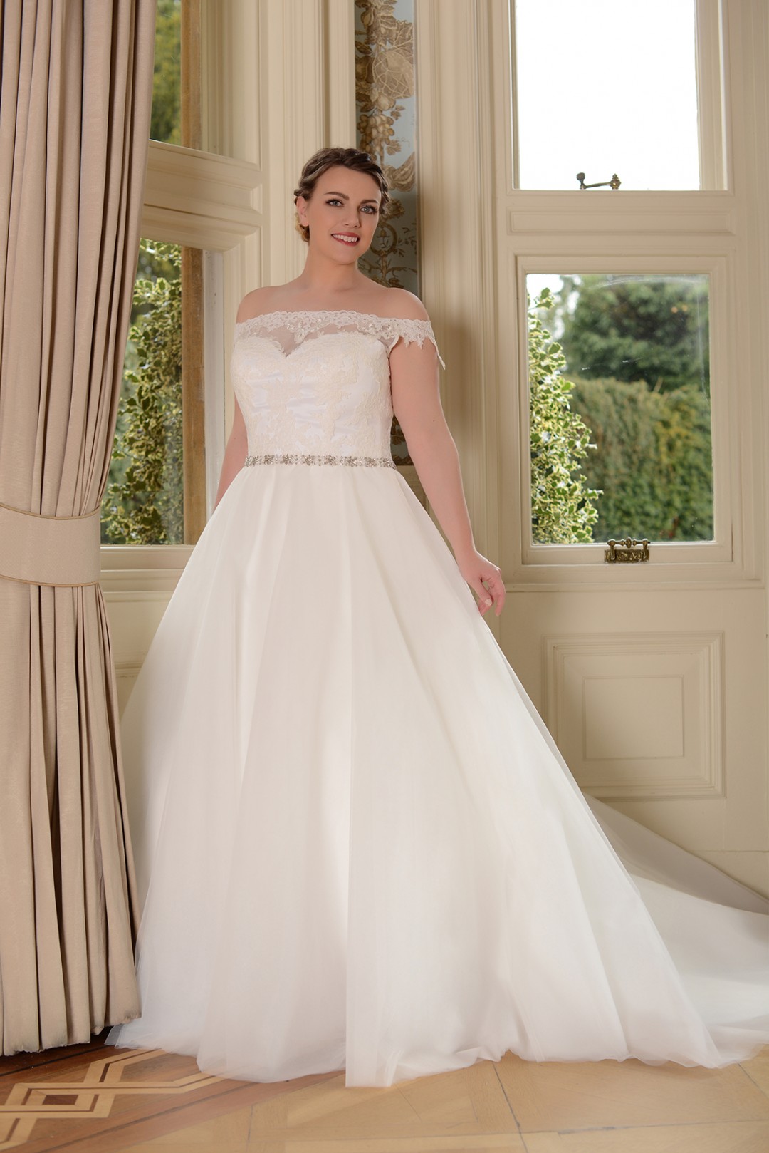 Beautiful and Sexy Bedroom Brides: Elegant & Alluring Bedroom Brides